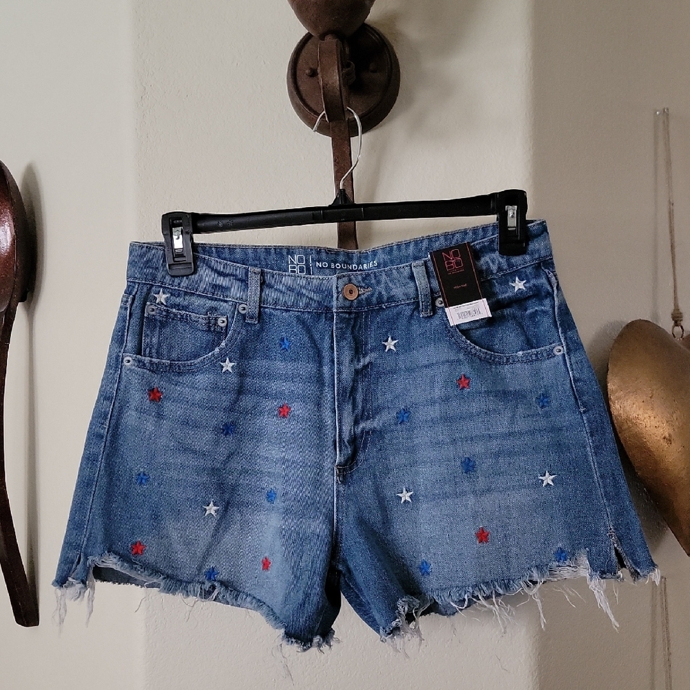 NO BOUNDARIES High Rise Denim Shorts Red White Blue Embroidered Stars sz 13 NWT